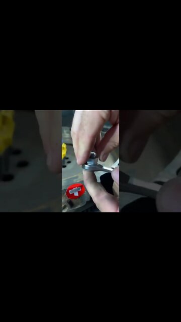 Method of unscrewing stuck screws #diy #tips