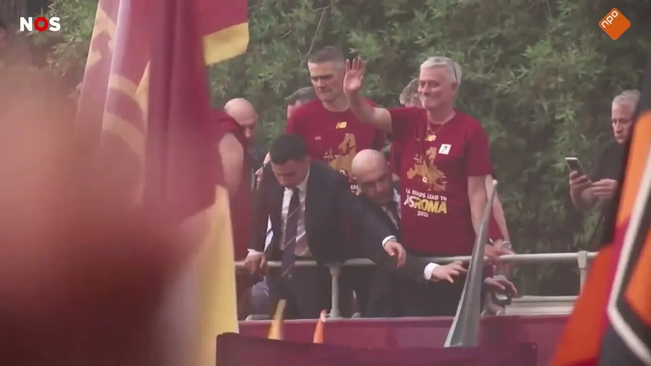 Roma bij het Colosseum: winst op Feyenoord wordt groots gevierd