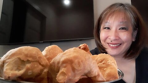 Wanna eat with me Wednesday? ***ASMR/Mukbang-ish***Love me some Samosas