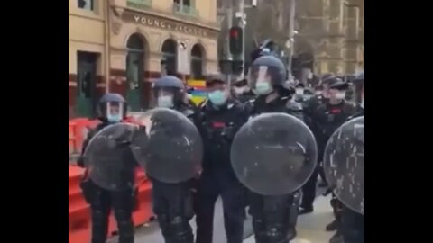 VIC POLICE READY TO SHOOT