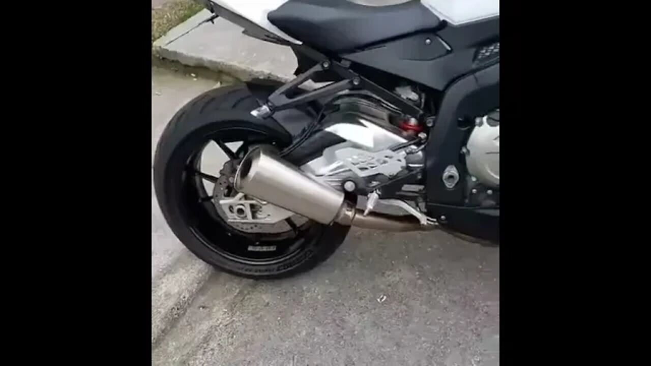 TODO MUNDO TEM VONTADE DE FAZER ISSO QUANDO COMPRAR SUA MOTO SUPER ESPORTIVA ( MEME ) #shorts #rir
