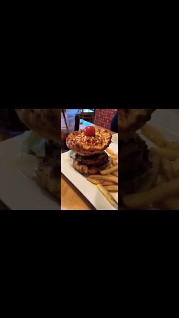 Pizza as a hamburger bun! 🤯