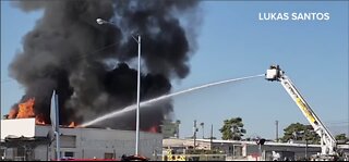 Flames engulf vacant building west of I-15 in Las Vegas