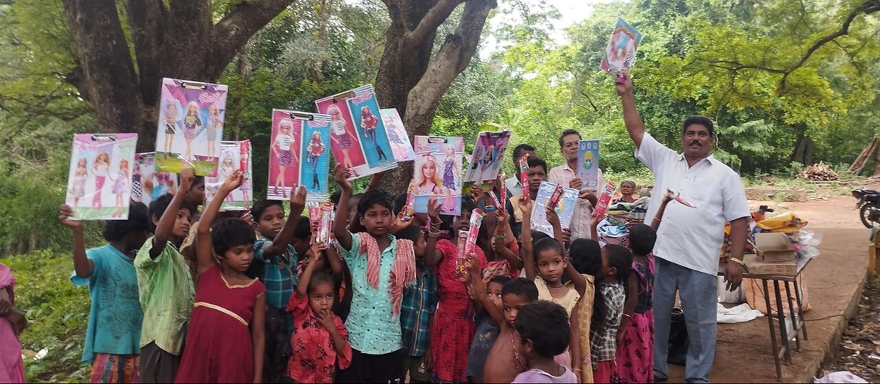 In India, Maredumilli region, clothes for the people who live in the middle of the forest.