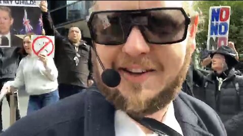 ​Protesting Lockdown Outside TVNZ - Billy TK and Vinny Eastwood Arrested!! - 18 August 2021