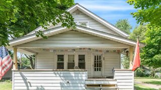 922 Linton Street, Kalamazoo, MI Presented by Richard Stewart.