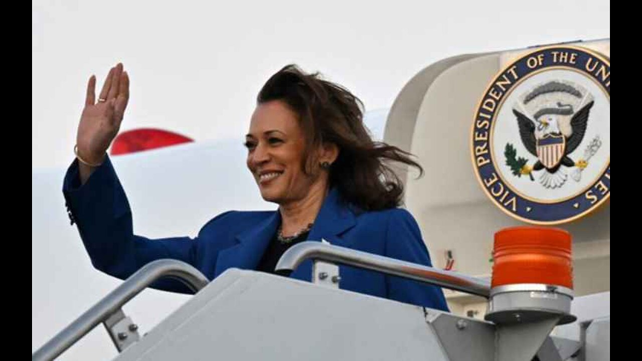 Harris Arrives in Chicago to Star at Democratic Convention