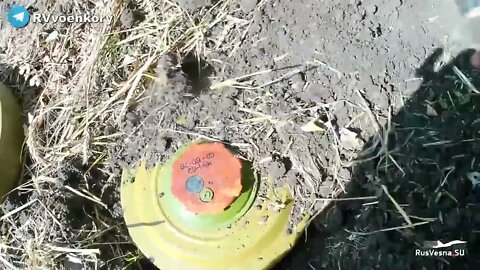 Russian sappers from the group of brave left gifts to the Ukrainian Nazis