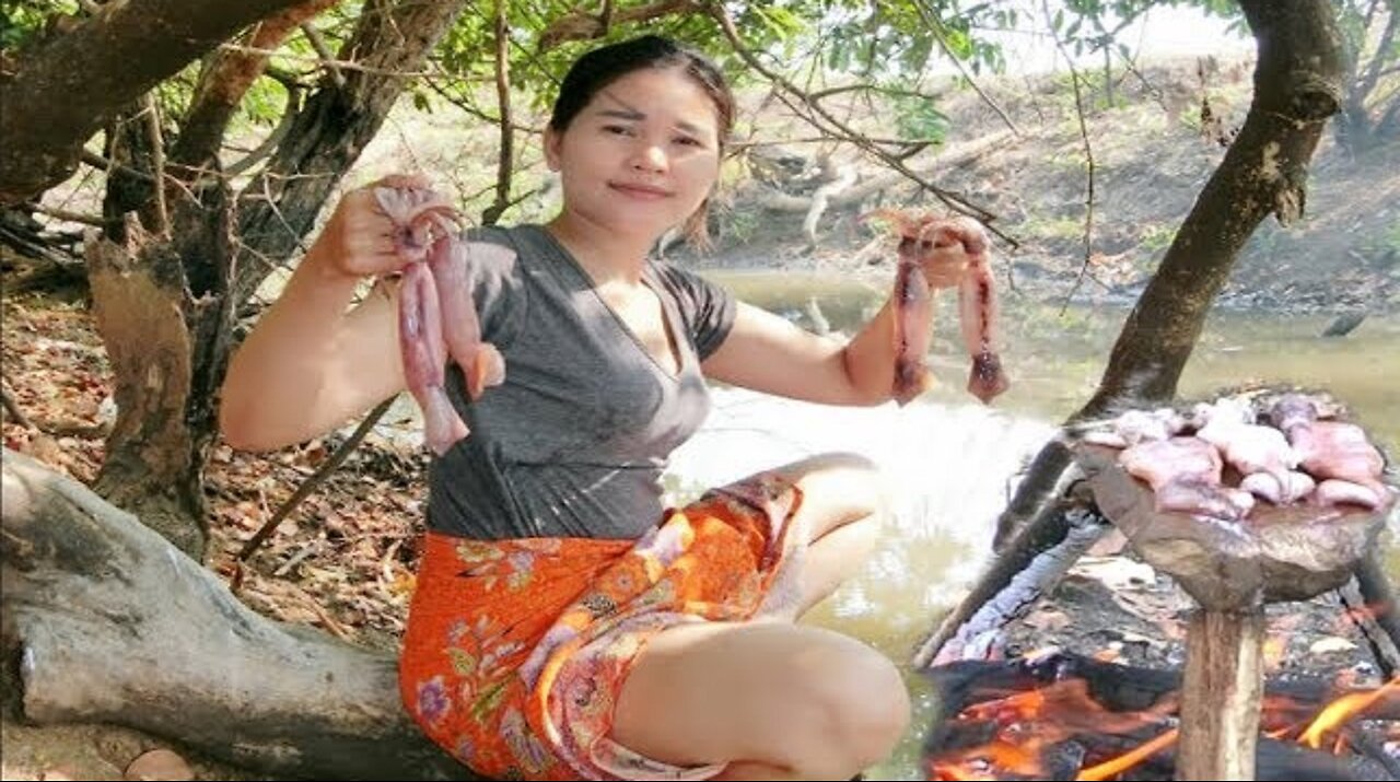 Eat delicious squid cooked on the rock (My life)