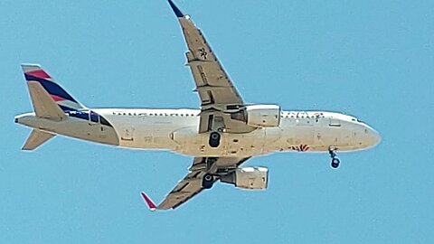 Airbus A321 PT-MXA coming from Guarulhos and Airbus PR-TYL A320 from Recife to Fortaleza