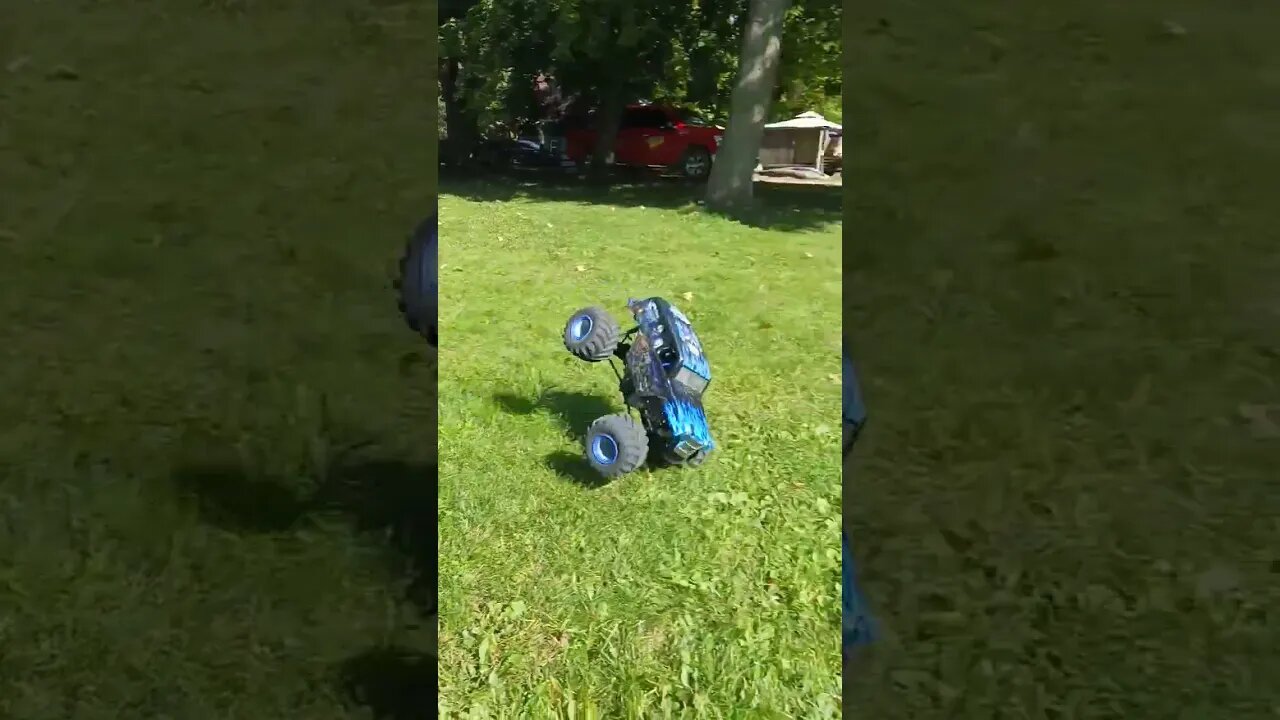 RC Monster Truck Jump, Losi LMT