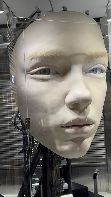 Gentle Monster Big Head