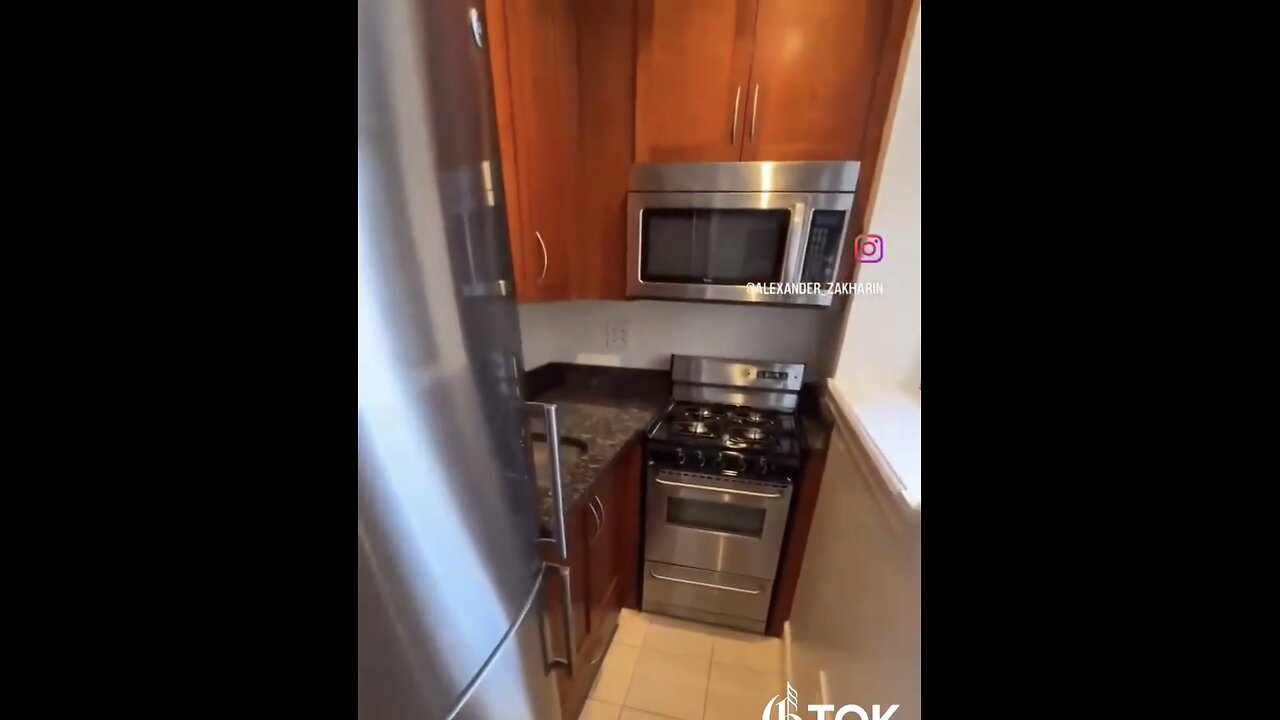 RENTING A SMALL APARTMENT🌆🏢🚶‍♂️IN MANHATTAN NEW YORK🚏🌇💫