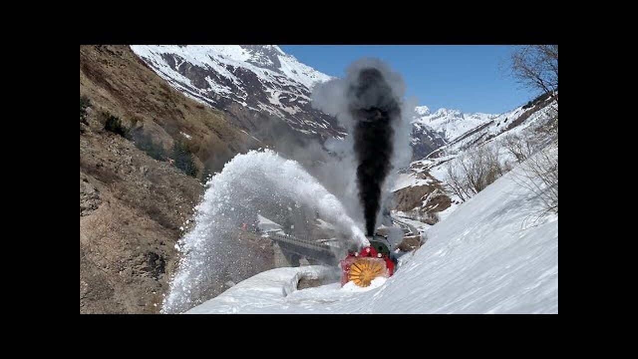 DFB Dampfschneeschleuder R12 im Frühlingsschnee Steam snow plough in the swiss mountains