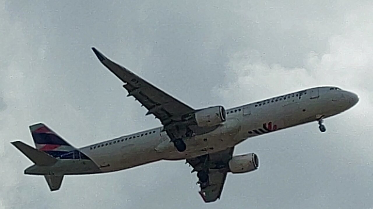 Airbus A321 PT-XPD vindo de Guarulhos para Fortaleza