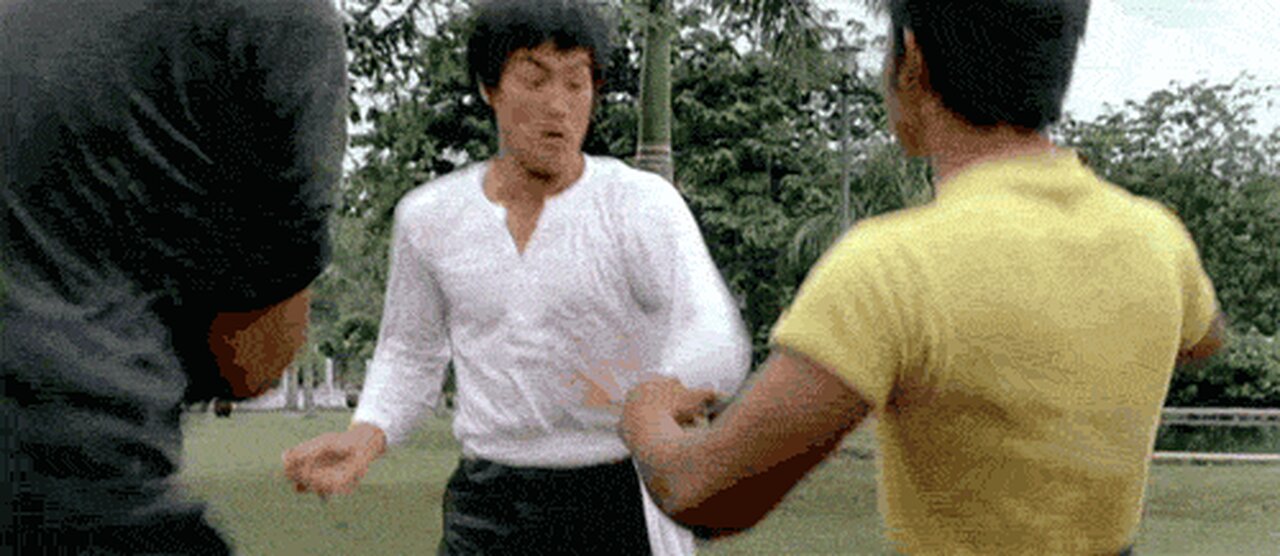 Cross kick Studio Films Bruce Lee Double kicks in big Boss