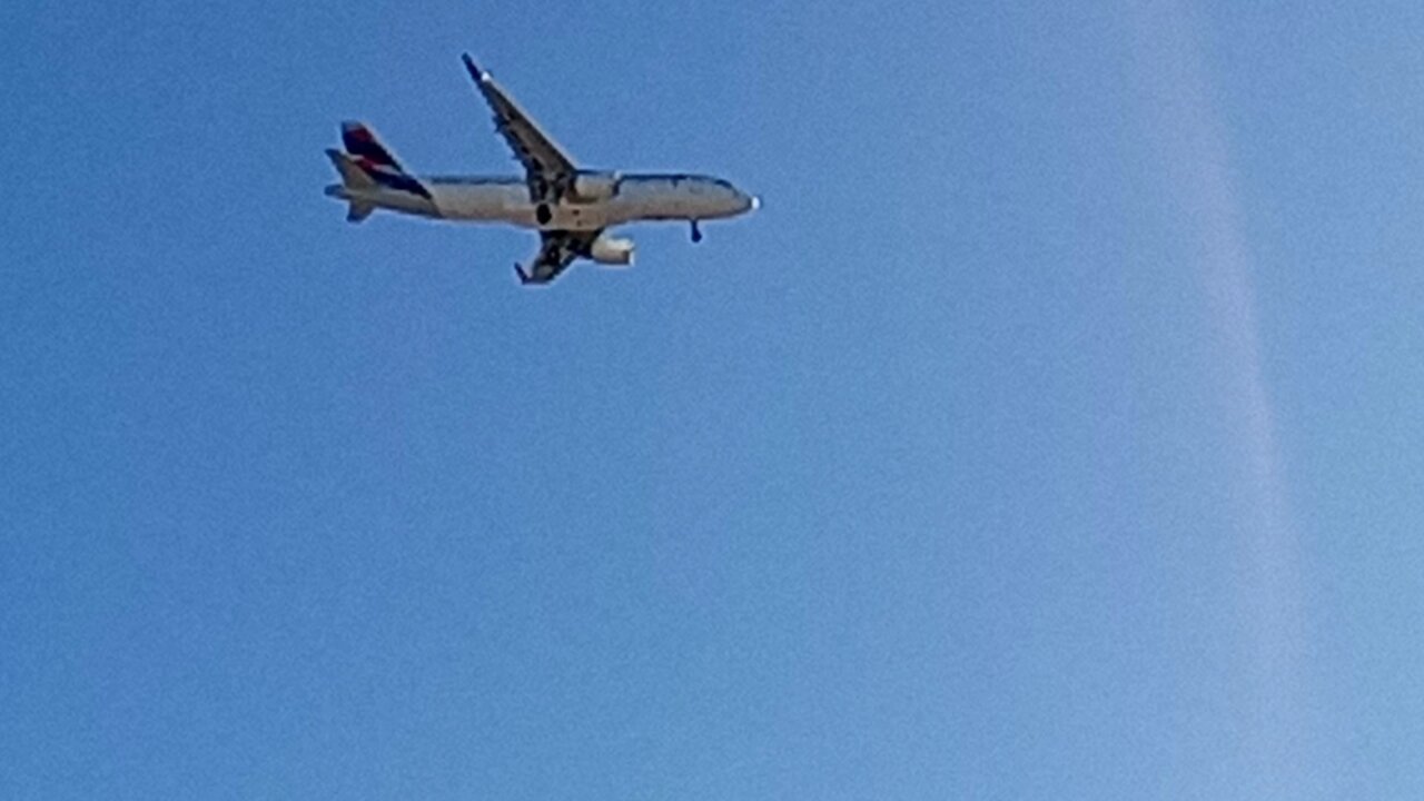 Airbus A320NEO PR-TYO vindo de Guarulhos e Airbus A320NEO PR-YYL vindo de Belém para Fortaleza