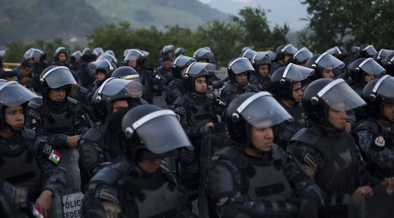 Texas National Guard Soldiers Deploy in Riot Gear in Preparation for Thursday's Title 42 Expiration