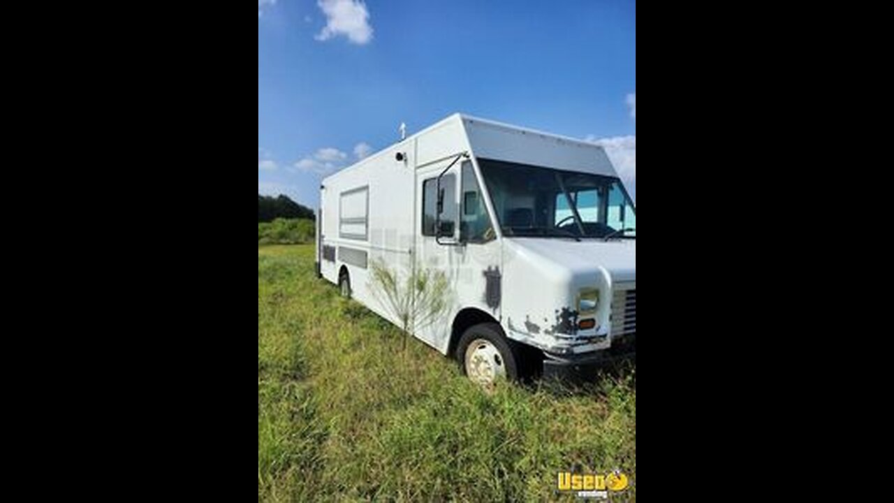 LOW MILES 2017 30' Ford F59 Food Truck Mobile Kitchen Gyros Truck w/ All New Appliances