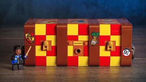 LEGO Harry Potter 2022 Hogwarts Magical Trunk