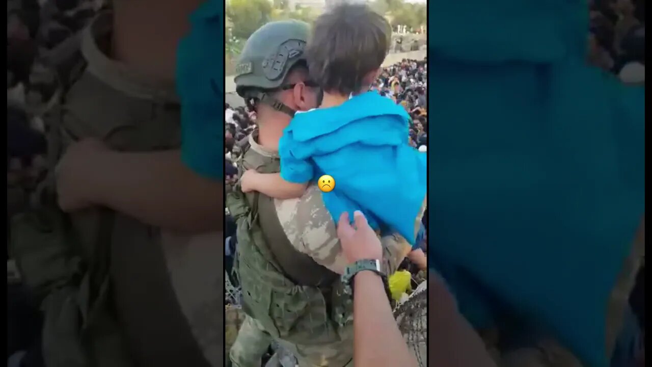 Alzerbaijani forces helping children over the walls of the Kabul airport