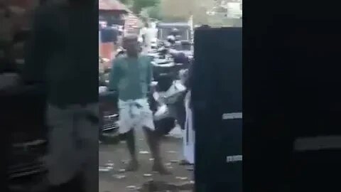 இன்னிசை பாடிவரும் 70 வயது முதியவர்