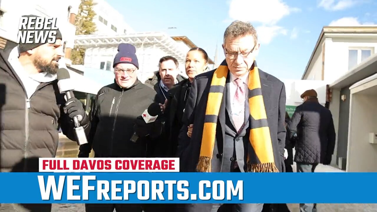 WEF 2022 Albert Bourla was squeezed out on the street by journalists in Davos