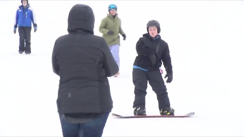 SEWASP program giving skiing lessons to people with disabilities