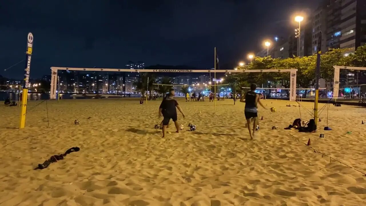 Treino futevôlei - Defesa de meio fundo e pingo