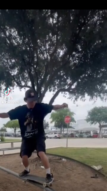 Bro got good balance 😎🛹