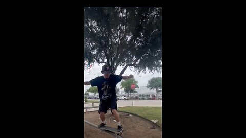 Bro got good balance 😎🛹