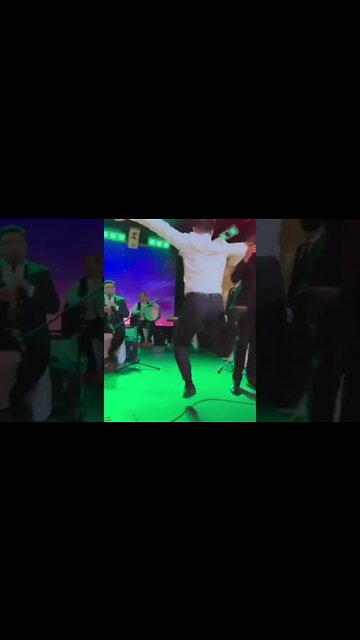 Азербайджанец мощно танцует на свадьбе