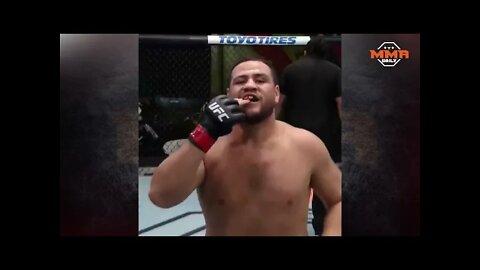 Tai Tuivasa drops Hunsucker in the 1st round