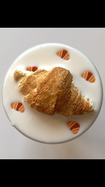 Croissant 🥐 cake
