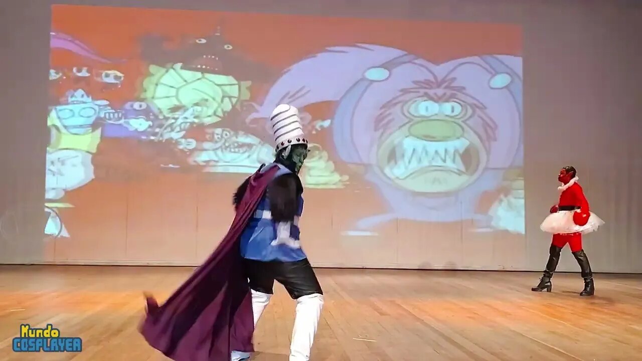 Ele e Macaco Louco de As Meninas Superpoderosas no Concurso Cosplay do Anime Guarulhos Festival 2022