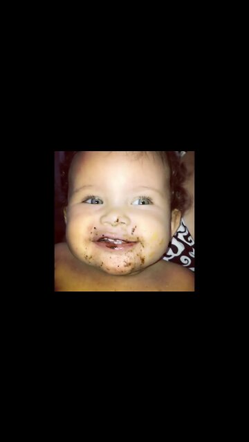 Bebê meu primeiro chocolate - Baby my first chocolate - #shorts #linda #bebe #viral