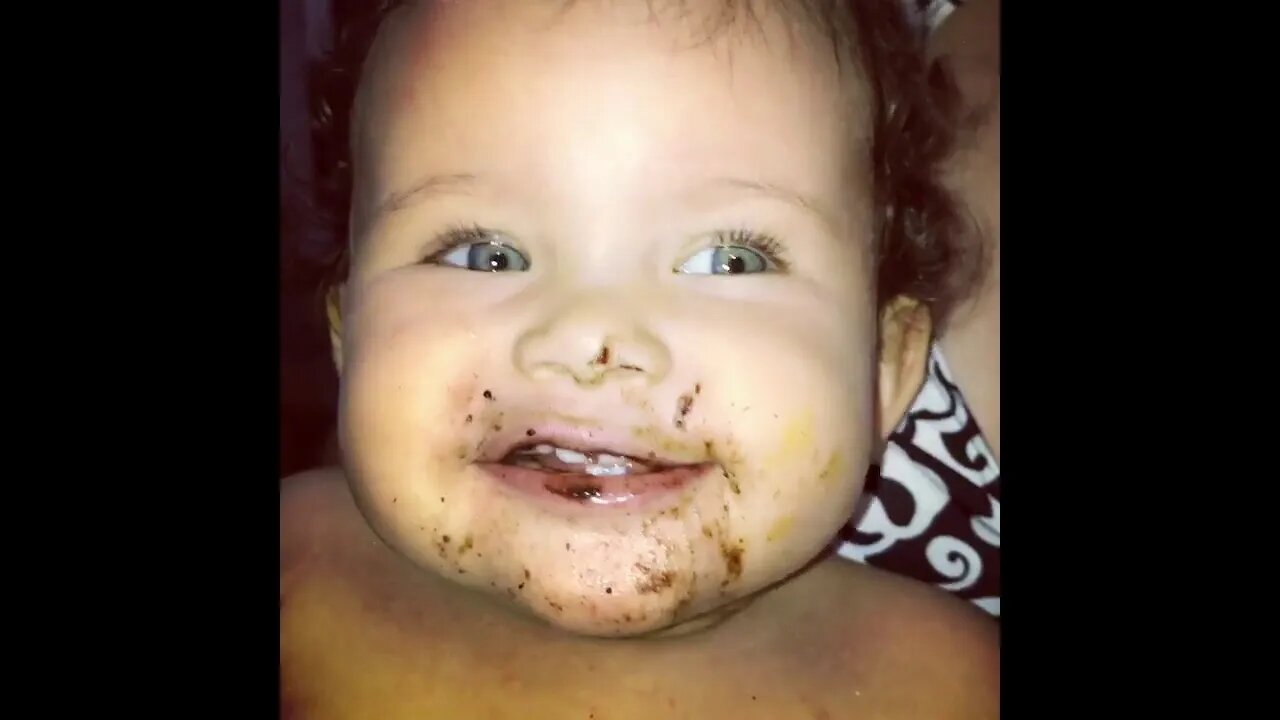 Bebê meu primeiro chocolate - Baby my first chocolate - #shorts #linda #bebe #viral