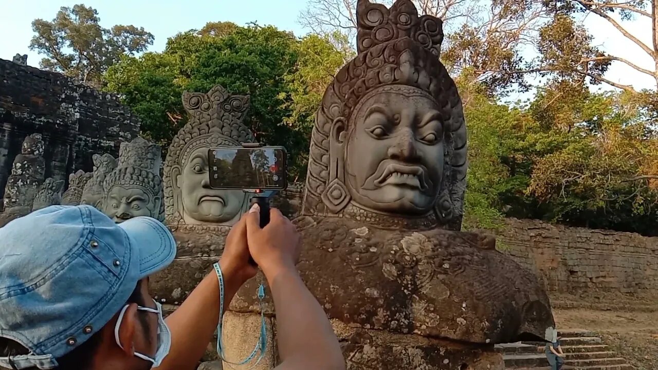 Angkor Thom Soughtgate, Lifestyle in Siem Reap Province, Amazing tour Cambodia