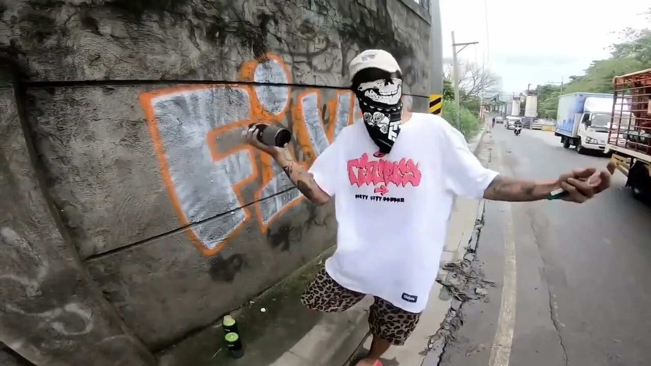 Graffiti bombing in the Philippines by Kash