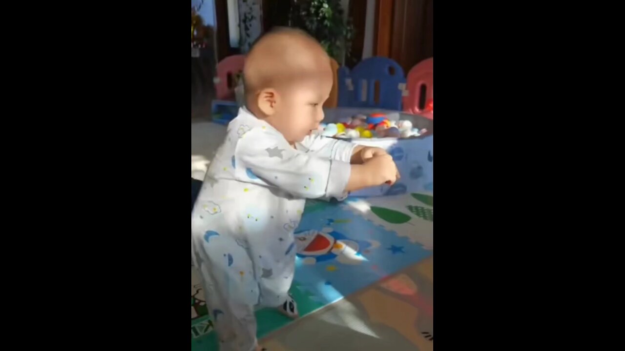 funny video baby dencing