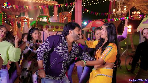 Pawan Singh Holi song (Market me bike)