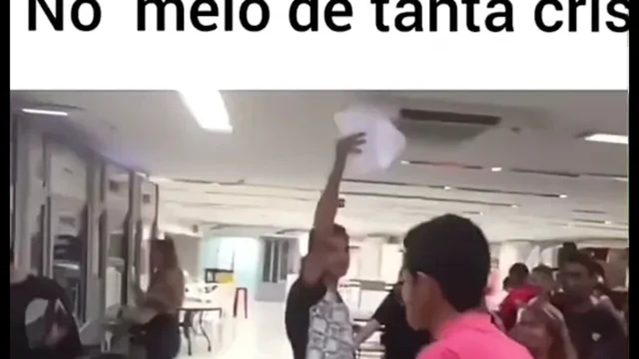 NO MEIO DE TANTA CRISE #fyp #viralvideo #meme #rir #shorts