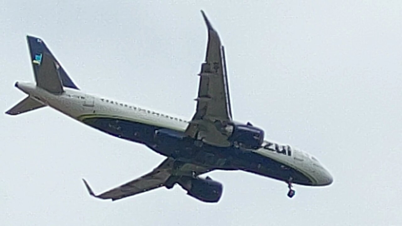 Two generations of Airbus A320 passed in Fortaleza in 25/December/2022