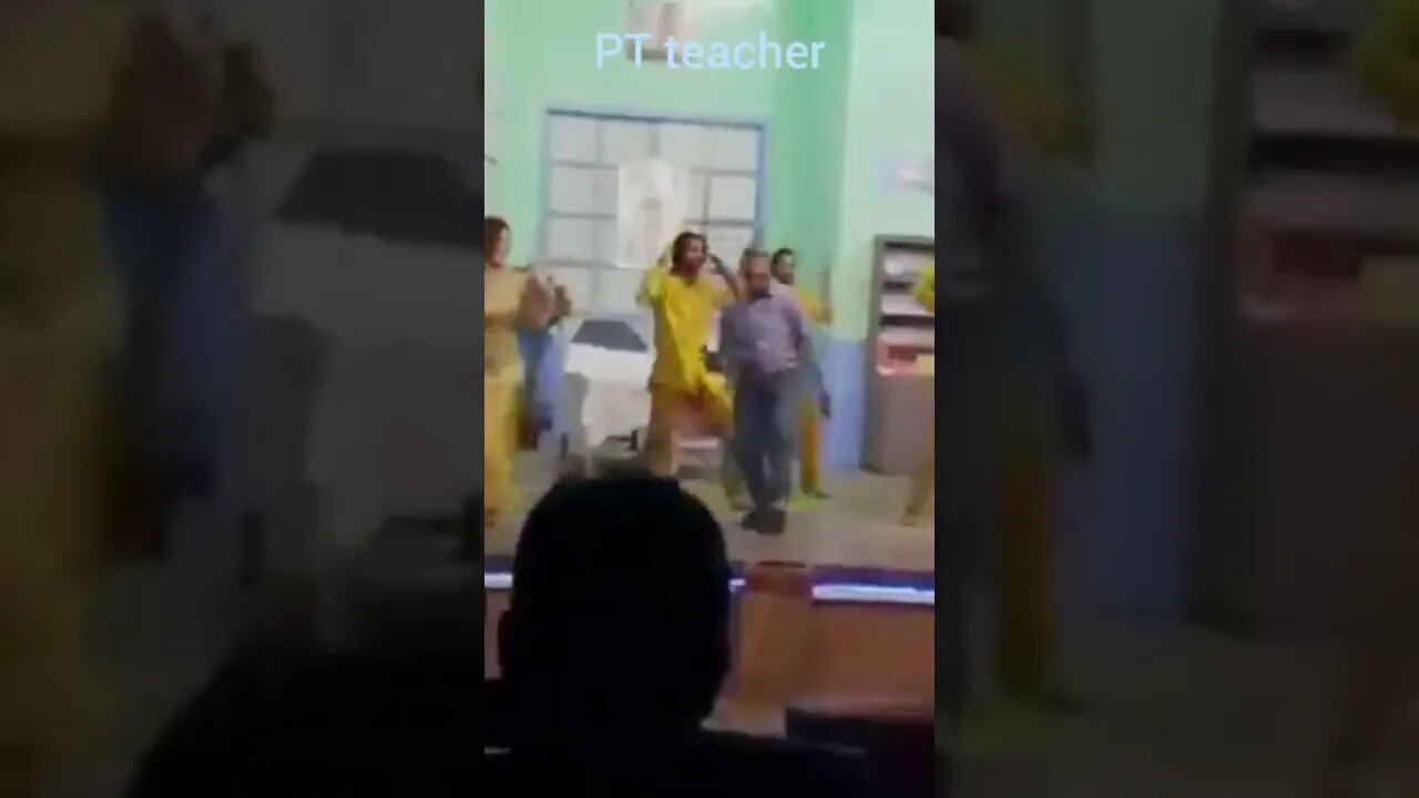 PT TEACHER VS SHAKIRA DANCE OFF funny dance