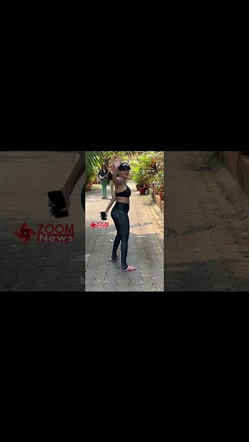 Malaika Arora ADJUSTS her outfit as she walks hurriedly 🔥📸