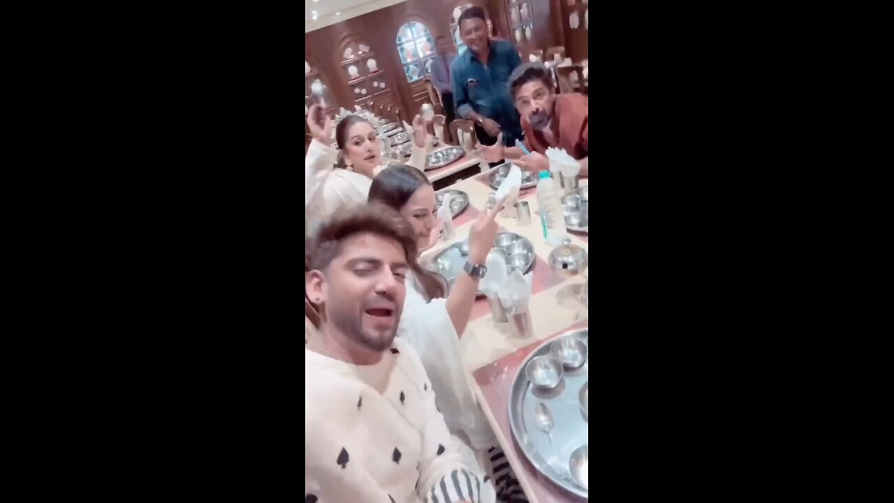 Sonakshi Sinha & Zaheer Iqbal party🎉 time🤪#sonakshi #sonakshisinha #viralvideo #viral #zaheeriqbal