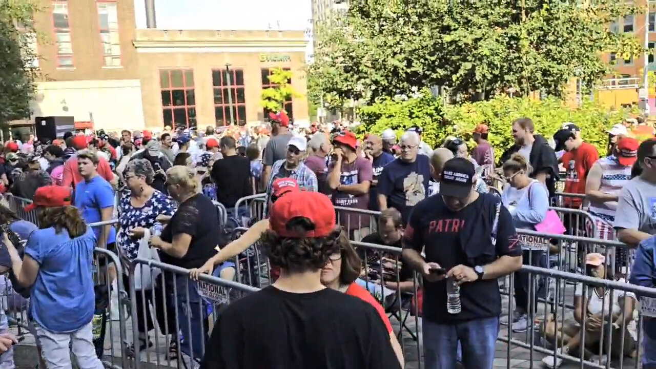 Brick Suit Showing The Huge Crowd That Showed Up At Grand Rapids Trump Rally
