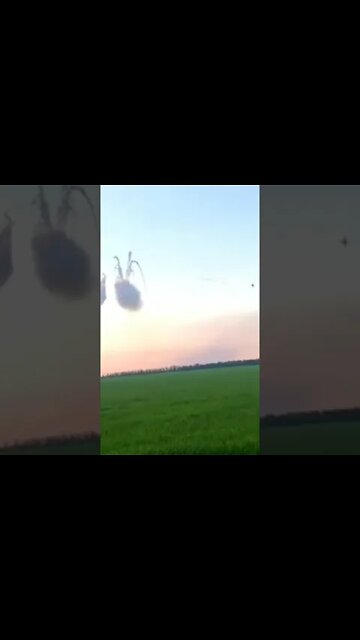 Ukrainian Su-25s flying low over Donbas