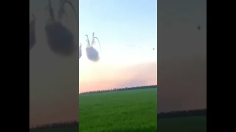 Ukrainian Su-25s flying low over Donbas