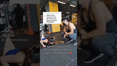 Cuando te Dejó Inválido Entrenando Flexibilidad y la Pones a Hacer Flexiones 👹